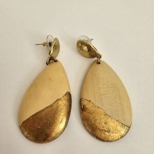 Chico's wood hammered metal golden teardrop pierced post earrings